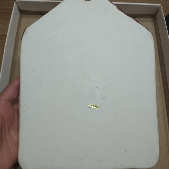 Wall Pocket Planter w/ Colorful Floral Design,  7 .75 "by 10.5 "and a 1/2" - Picture 8 of 14